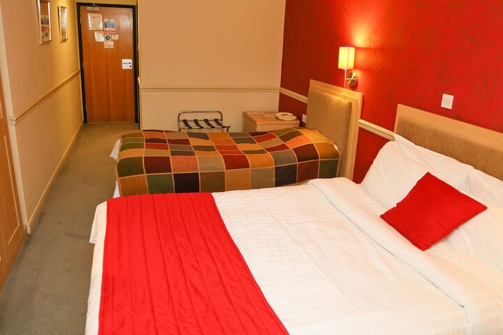 Room 4 of 73