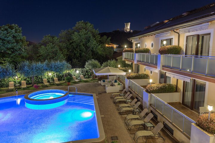 Hotel Pool