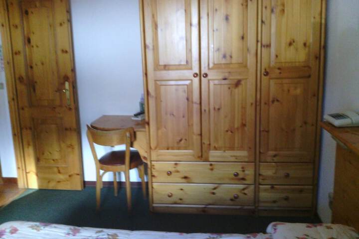 Room 16 of 48
