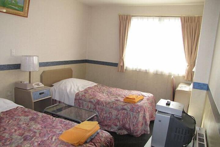 Room 4 of 17
