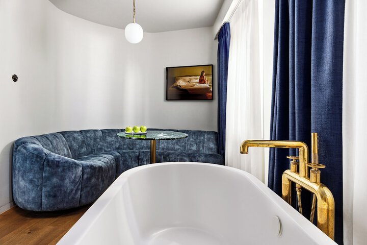 Room 27 of 53