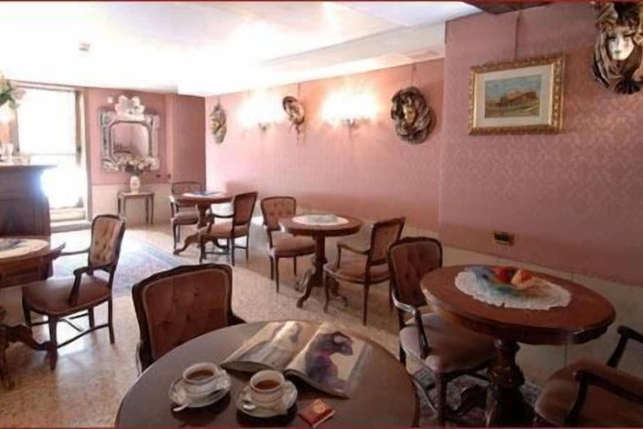 Dining Photos