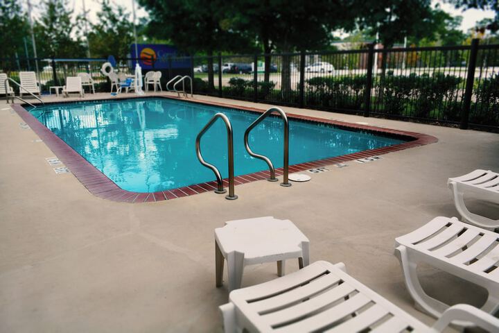 Pool 9 of 21