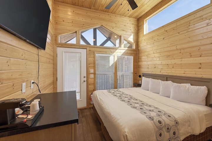 Room 15 of 28