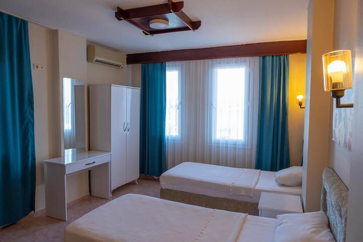 Room 13 of 27