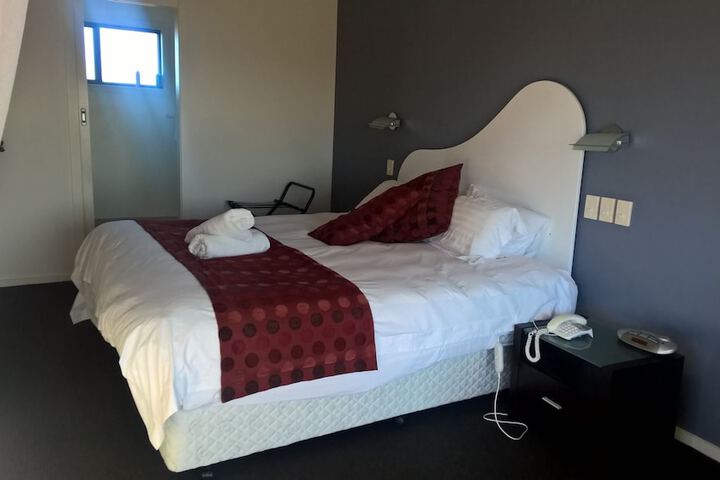 Room 4 of 96