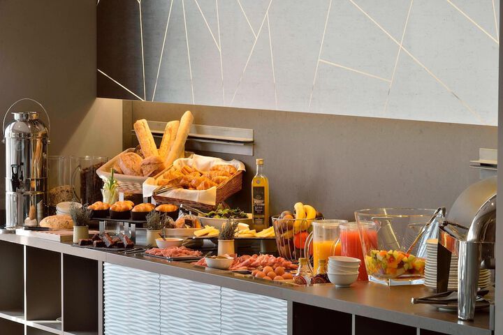 Breakfast/Coffee Service 80 of 102
