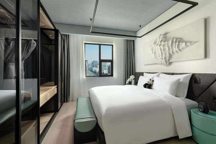 Room 33 of 225