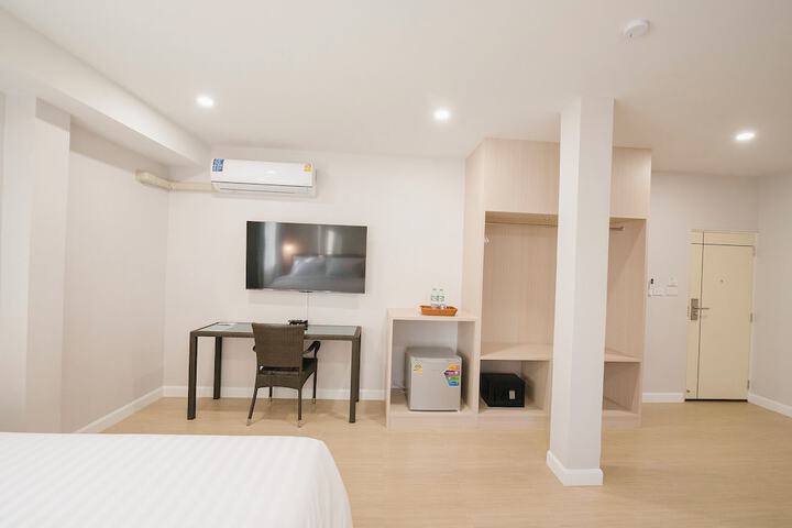 Room 9 of 32
