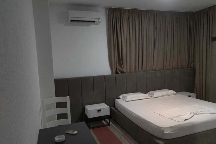 Room 6 of 6