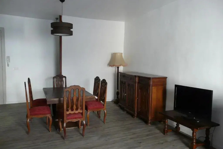 Room 2 of 9