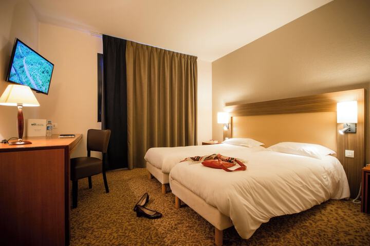 Room 15 of 40