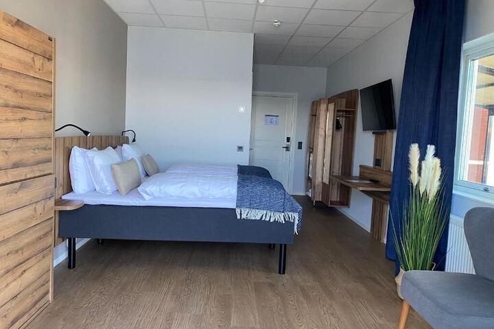 Room 9 of 14