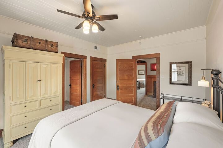Room 27 of 113