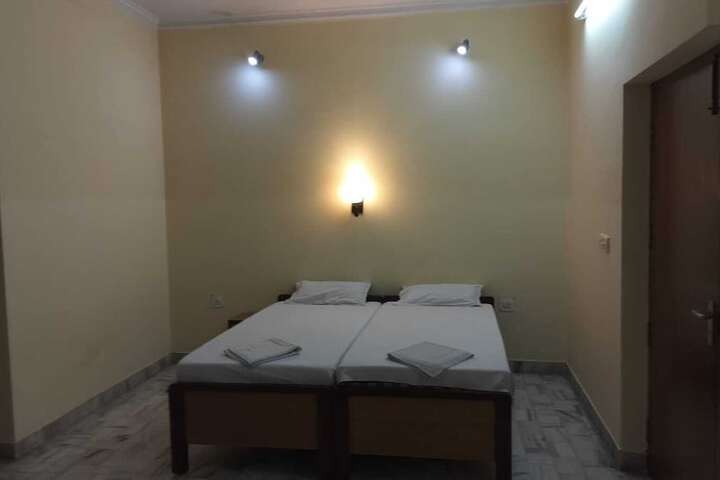 Room 3 of 11