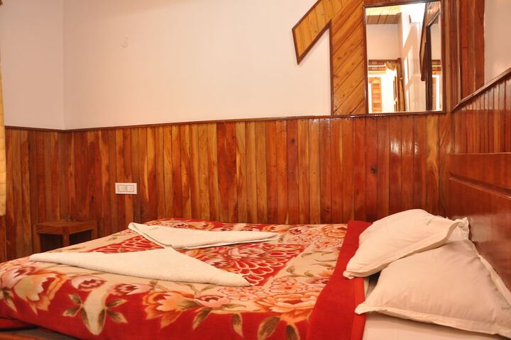 Room 14 of 122