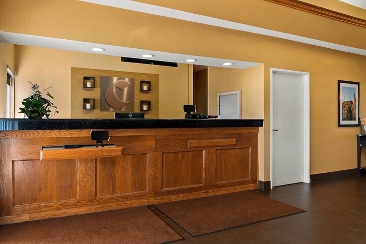 Hotel Interior 4 of 38