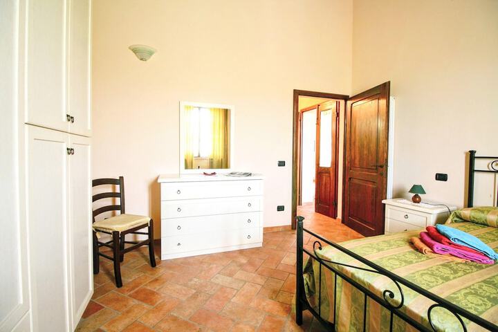 Room 18 of 186