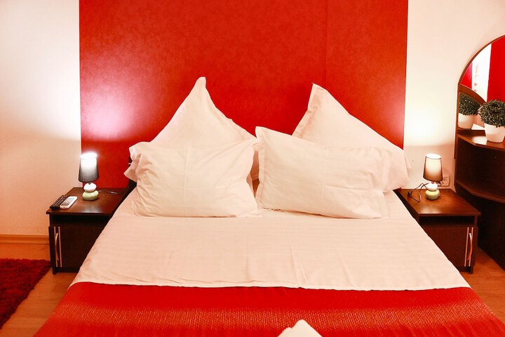 Room 25 of 230