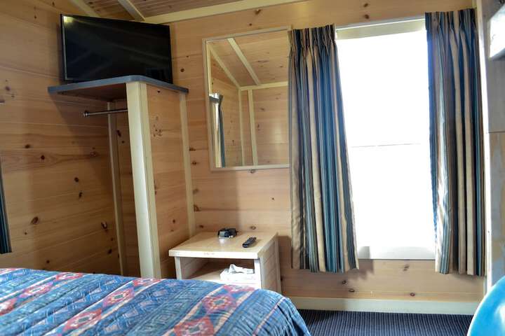 Room 4 of 36