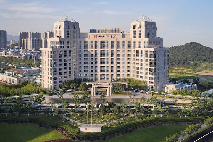 HUALUXE Ningbo Harbor City by IHG