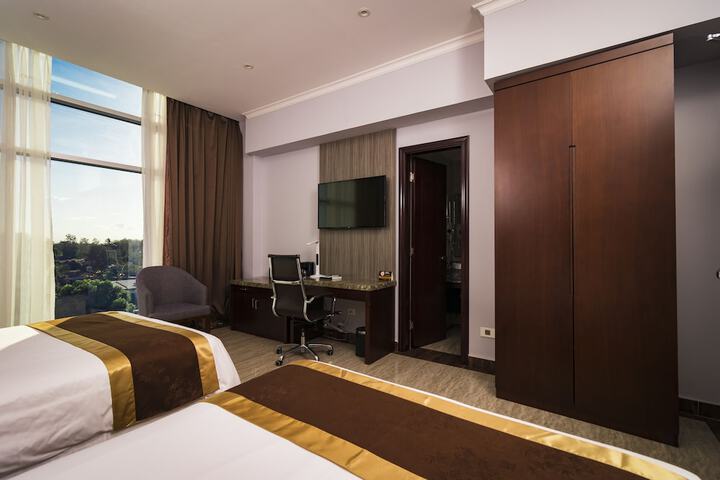 Room 6 of 33