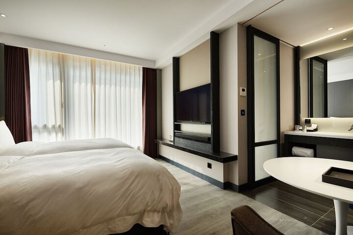 Room 27 of 50