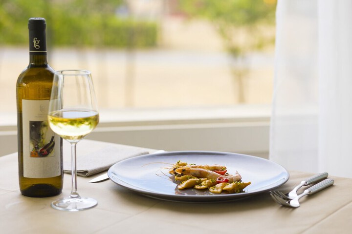 Dining 69 of 87