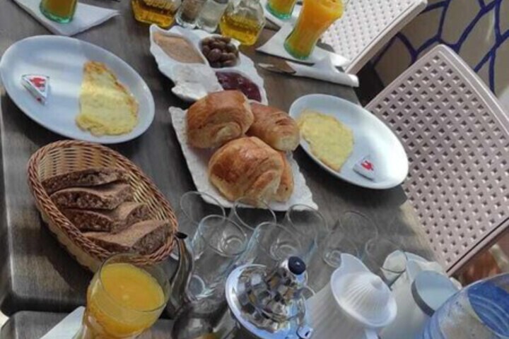 Breakfast/Coffee Service 38 of 50