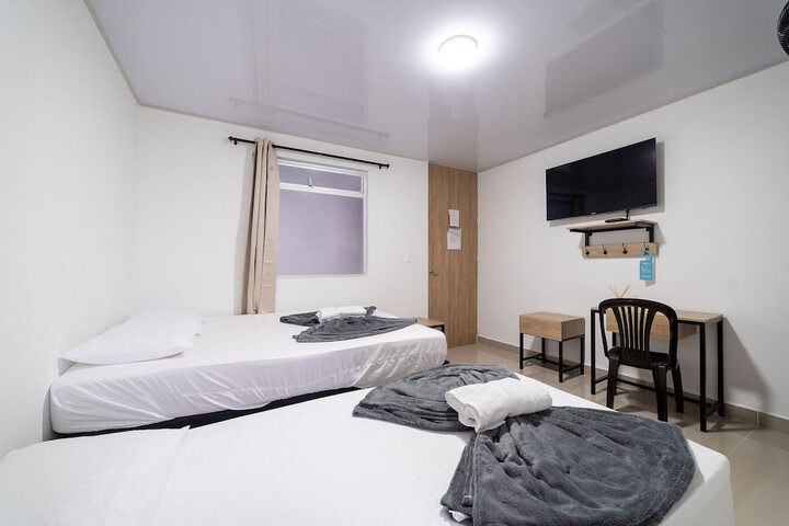 Room 8 of 122