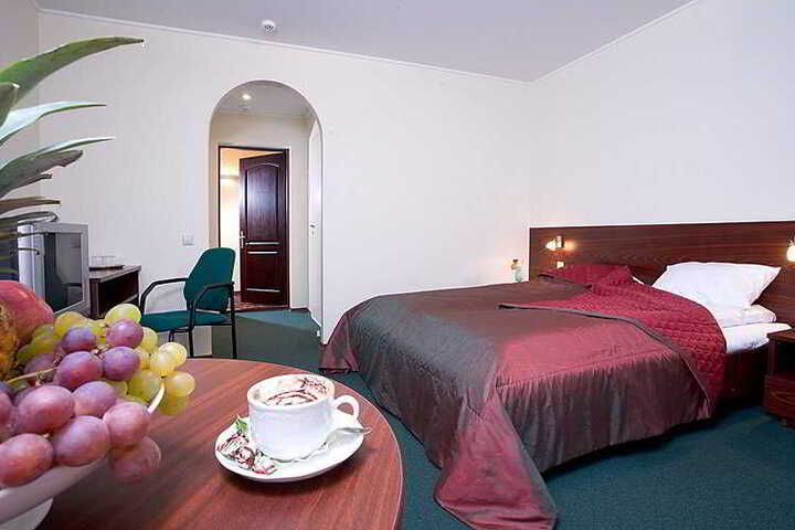 Room 4 of 8