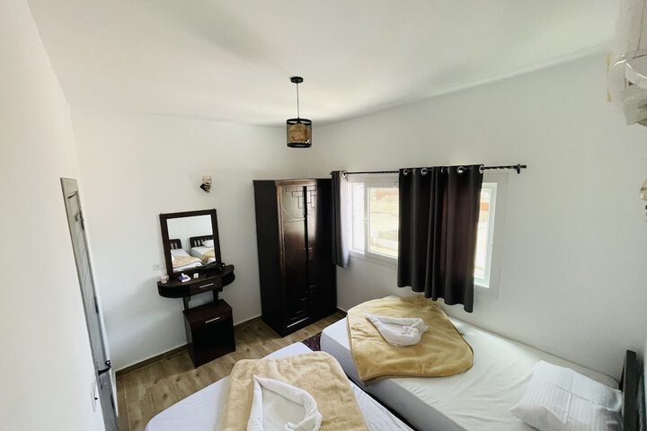 Room 2 of 108