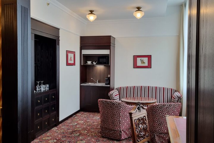 Room 65 of 124