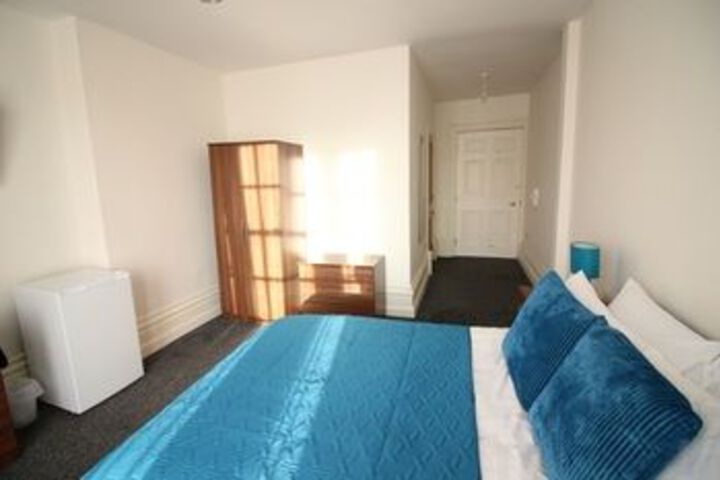 Room 8 of 28