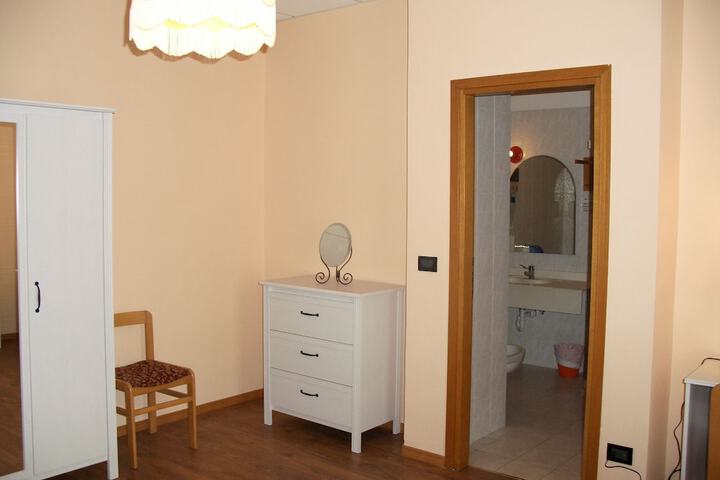 Room 12 of 50