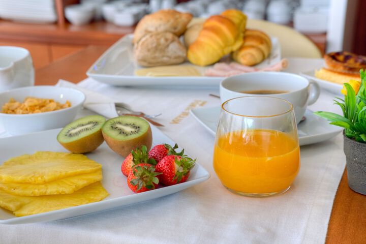 Breakfast/Coffee Service 20 of 33