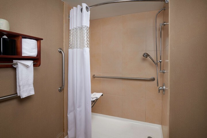1 Double Mobility Accessible Tub (7 of 11)
