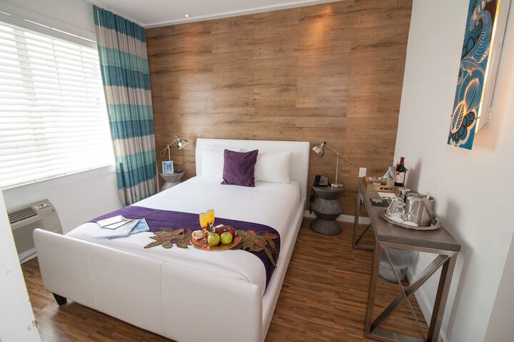 Double Accessible Queen Size Bed (2 of 16)