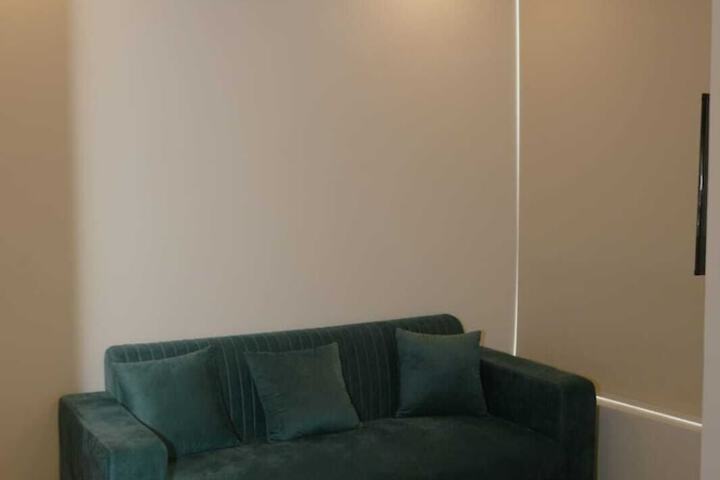 Room 6 of 10