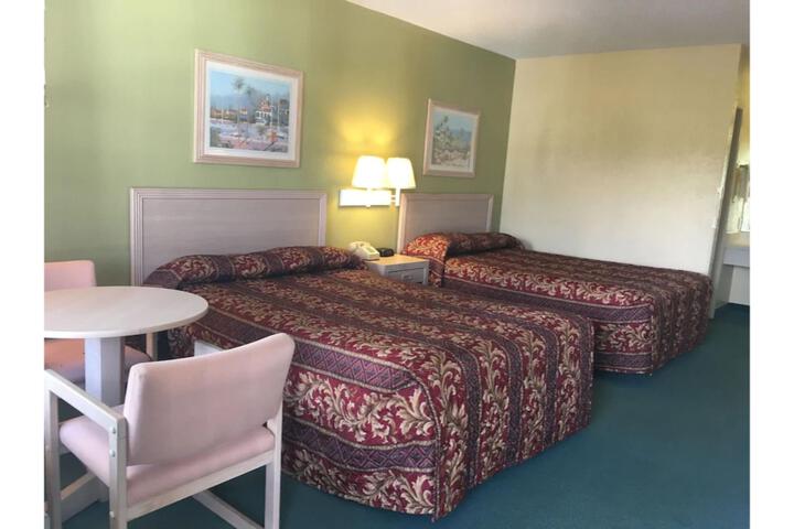 Room 6 of 12