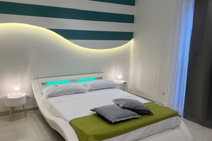 Room 52 of 196