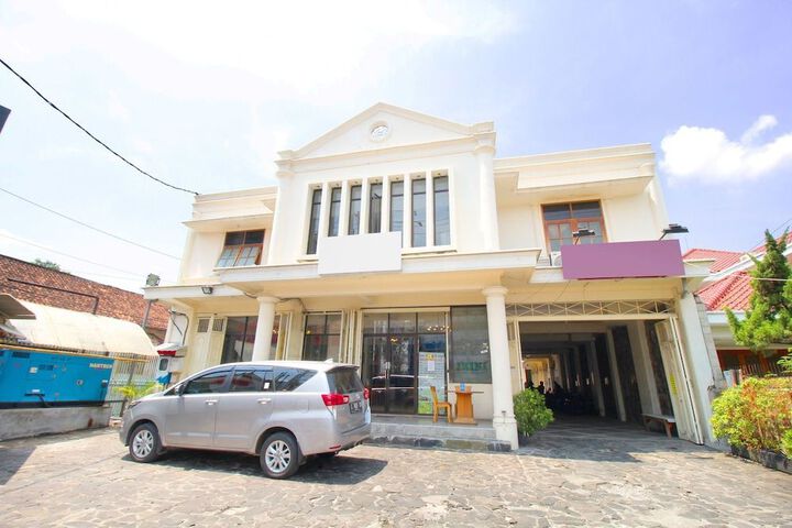 AIRY GAJAHMADA 122 SEMARANG