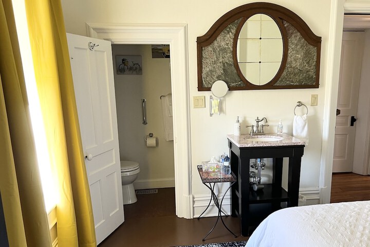 Room 12 of 40
