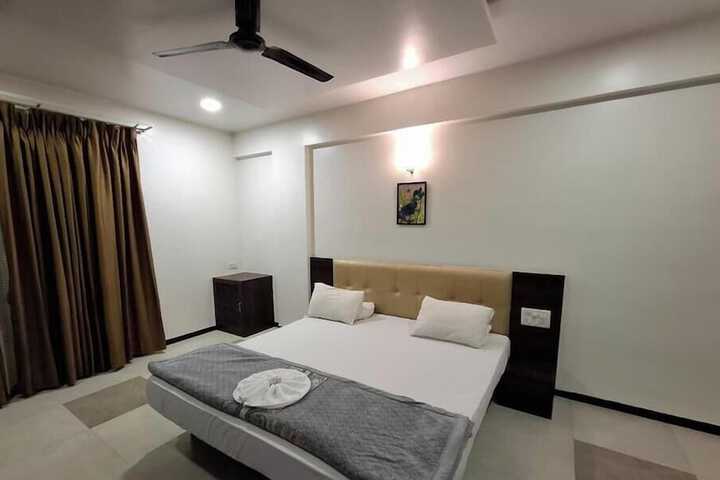 Room 3 of 6