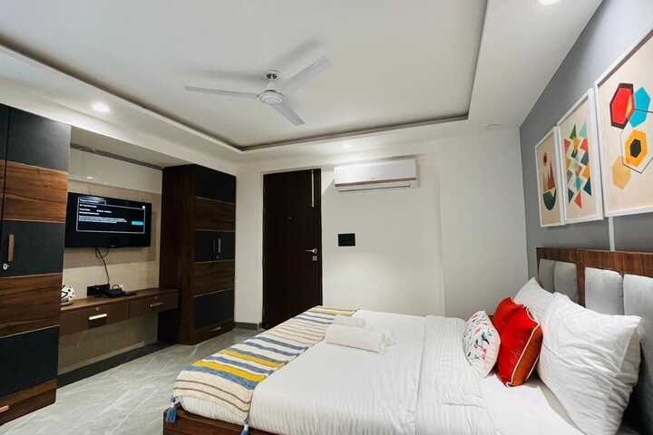 Room 4 of 6