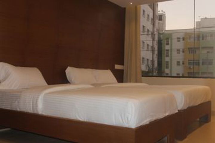 Room 8 of 21