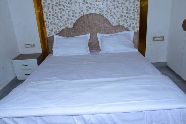 Room 10 of 28