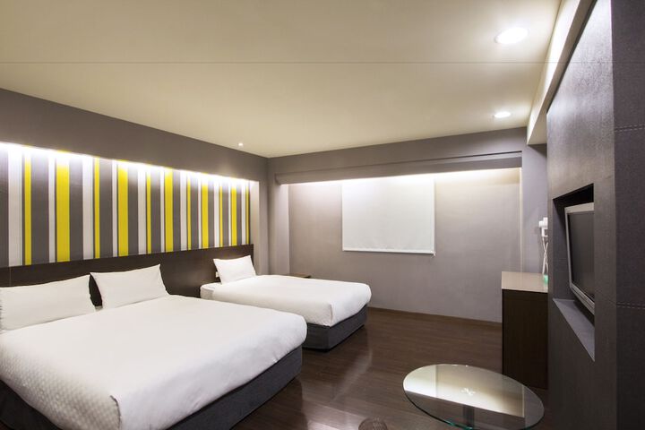 Room 3 of 18