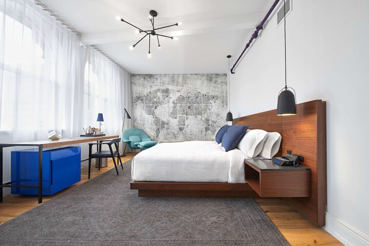 Room 8 of 83