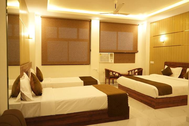 Room 3 of 16